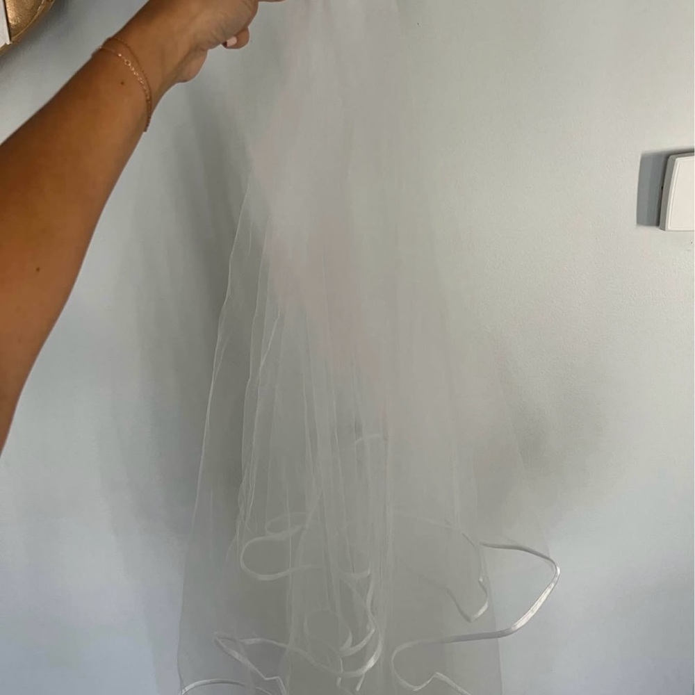 Elegant White Bridal Veil